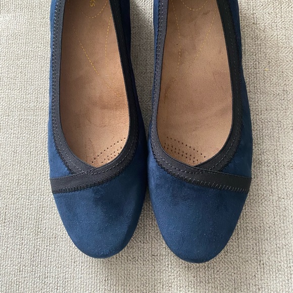 Clarks Shoes - Clarks Daelyn Hill Navy Suede flats size 9.5W